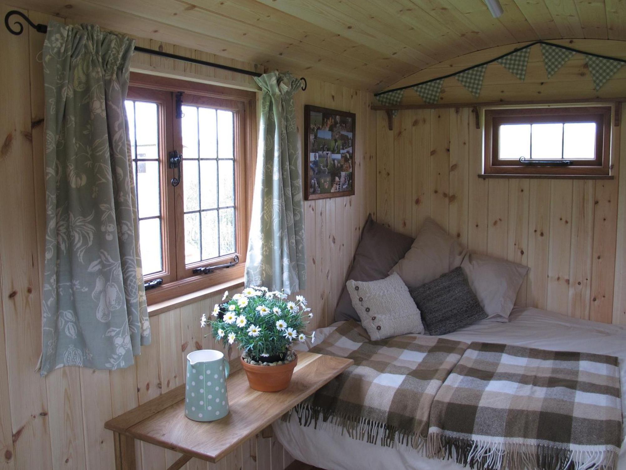 Marshwood Farm B&B And Shepherds Hut Dinton  Exterior photo
