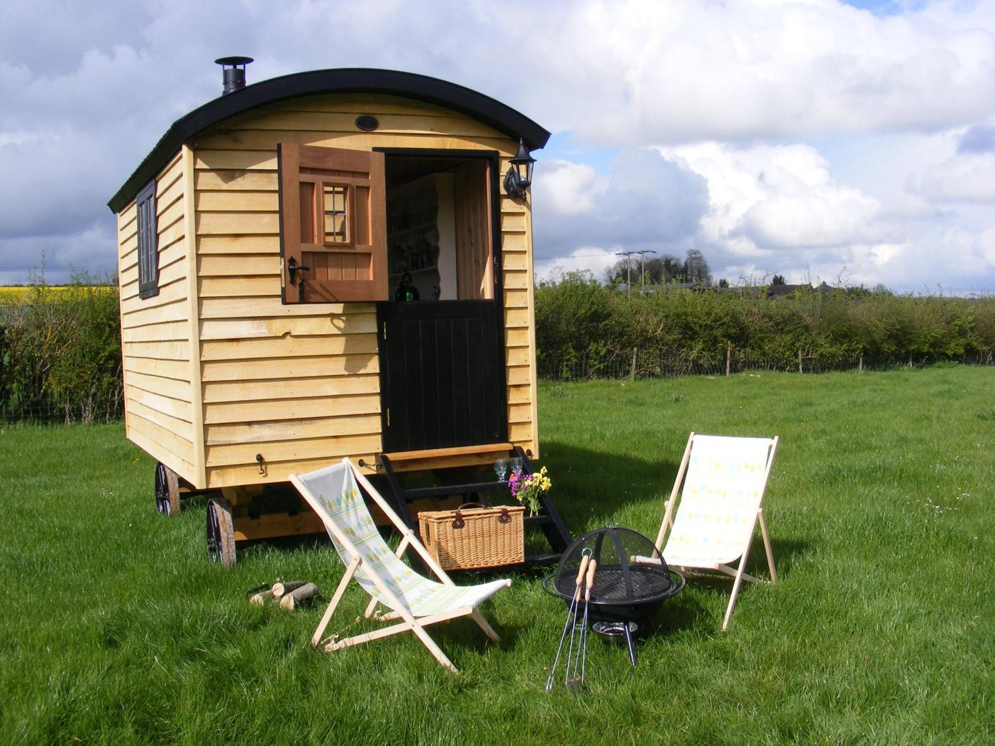 Marshwood Farm B&B And Shepherds Hut Dinton  Exterior photo