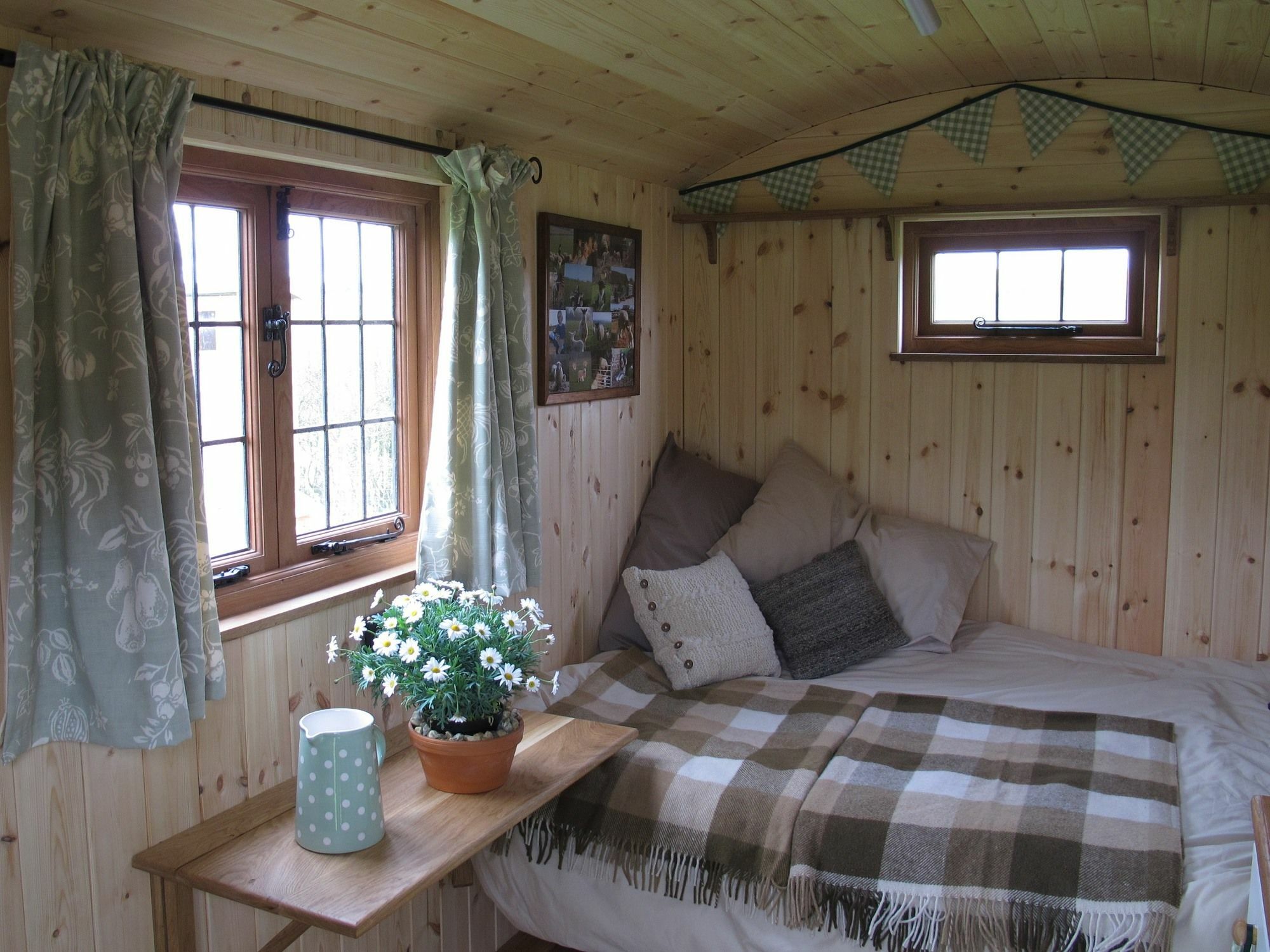 Marshwood Farm B&B And Shepherds Hut Dinton  Exterior photo